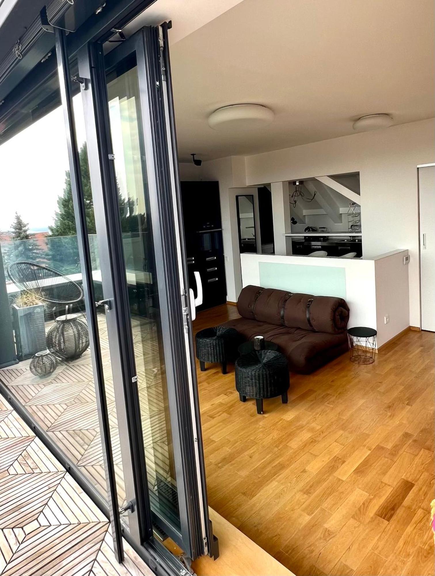 Apartman Se Saunou A Terasou S Vyhledem Na Брно Екстер'єр фото